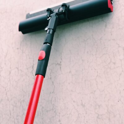 The NELA EDGE Pole and Attachment Device 115–199cm provides smooth control and easy reach when using NELA Edge Blades. Lightweight, adjustable, and built for professionals.